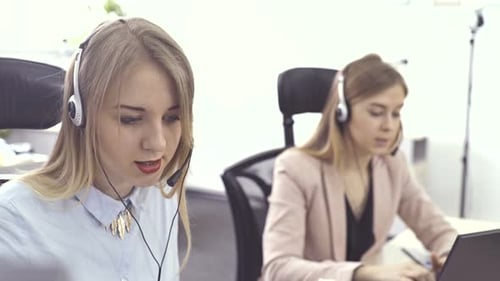 Operators of Support Customer Service - Call Center, Online Software with Technology Voice Over IP