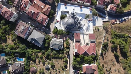 Moschee mit Stadtblick