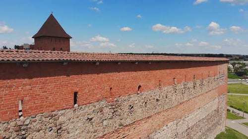 Luftaufnahme von Schloss Lida. Die Stadt Lida. Weißrussland.