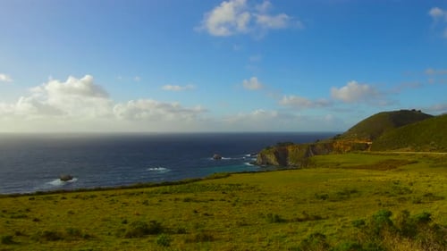 Wunderschöner Blick auf die Küste von Big Sur in Kalifornien 18