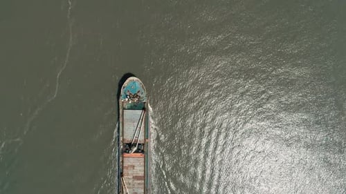 Luftbild: Container-Frachtschiff