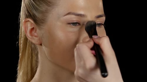 Aplication Foundation. Make Up. Black. Closeup