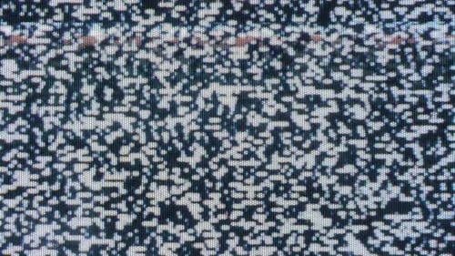 Langes CRT-TV-Signal mit klassischem weißem Rauschen in 4K 2160p UltraHD-Filmauflösung - Kein Kanalsignal nein