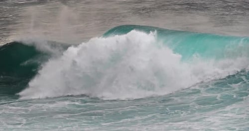 Wellen im Atlantik, Porto Moniz, Insel Madeira, Portugal, Zeitlupe 4K