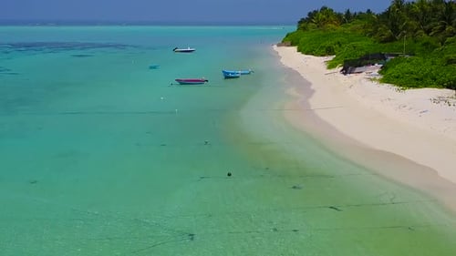 Drohnenpanorama der Lagune Strandzeit am blauen Meer mit Sandhintergrund