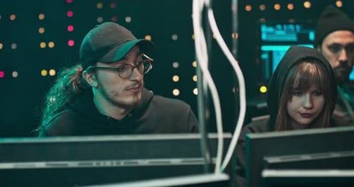 Equipe de hackers adolescentes procurados internacionalmente infecta servidores e infraestrutura com malware