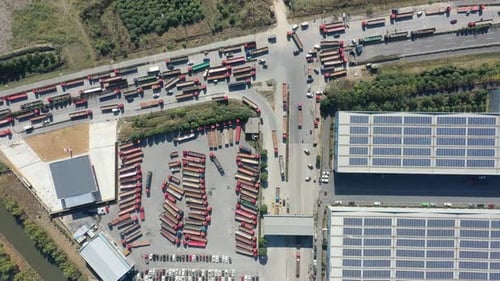 Containerfrachtterminal mit Solarkraftwerk