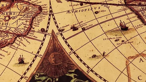 Inspektion alter Karten im Vintage-Stil 1464