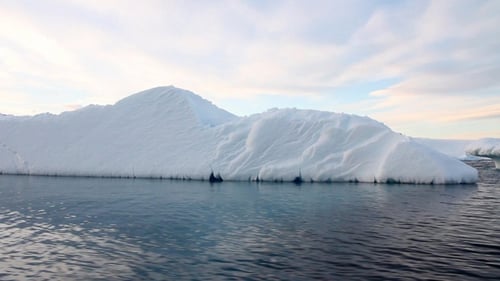 Sailing Close to Large Iceberg