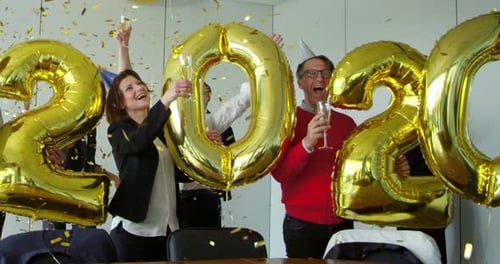 Empresários comemorando o Ano Novo