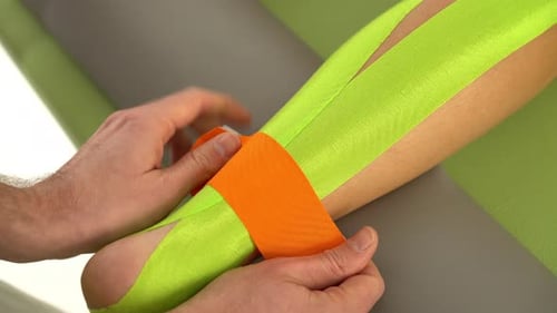 Ruban adhésif avec ruban de sport élastique