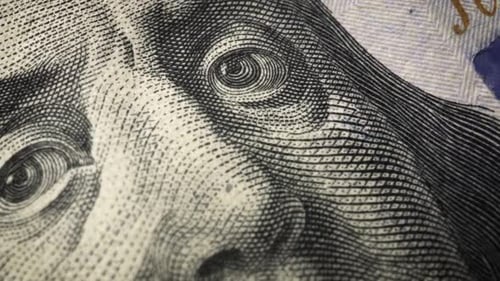 Amerikanische Einhundert-Dollar-Papierbanknote in Nahaufnahme, Makroansicht, Dolly Shot