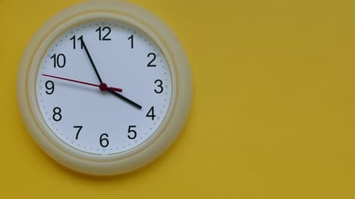 Uhr Show Vier Uhr. Zeitraffer