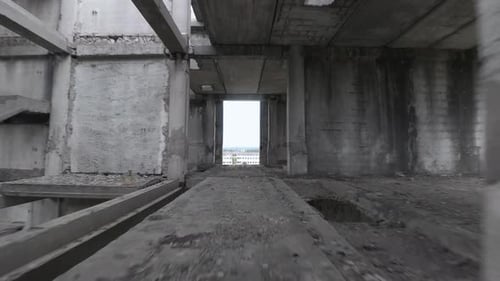 FPV Drone Flies Fast Through an Abandoned Building