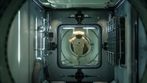 Astronaut in der Orbital-Raumstation