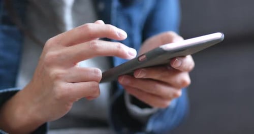 Close up using mobile phone