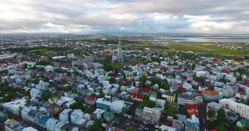 Survol de la capitale de l'Islande, le centre-ville de Reykjavik