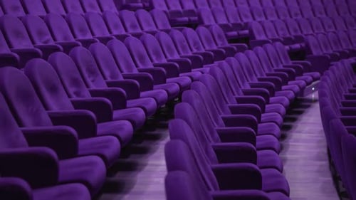 Fauteuils de théâtre doux et lumières clignotantes colorées