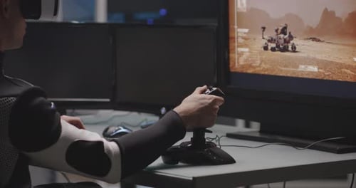 Man Uses VR Headset to Simulate Space Exploration