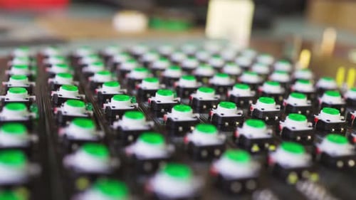 Slider Shot eines Panels LED-Leuchtanzeigen ist in Produktion