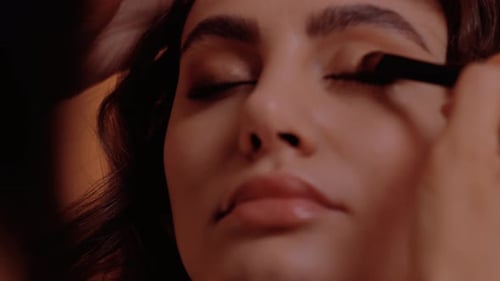 Applying Eye Shadow on Model