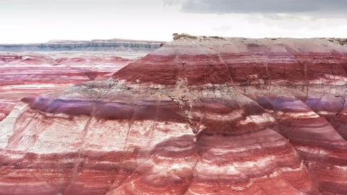 Nahaufnahme der wunderschönen Sommerlandschaft des malerischen Red Rocks Canyon (Luftaufnahme)