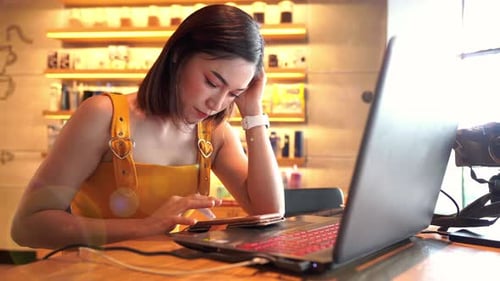 woman using smartphone in a cafe