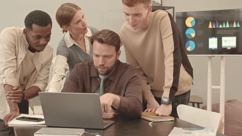 Team arbeitet am Projekt