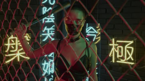 Chica Cyberpunk con murciélago