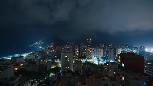Timelapse da cidade do Rio de Janeiro vista de Ipanema durante a noite