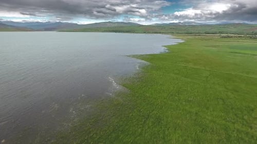 Hausse du niveau d'eau dans les champs de la plaine gauche