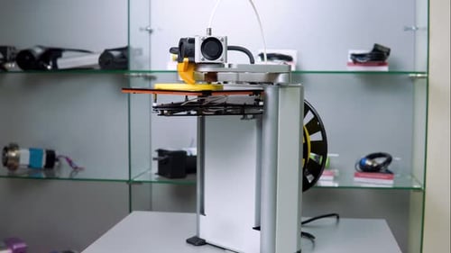 3D-Drucker Objekte in gelber Form drucken
