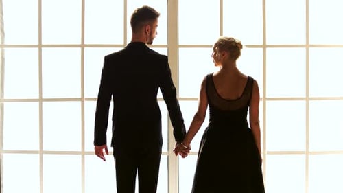 Ballettpaar mit den Händen nach hinten