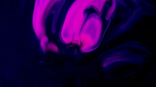 Rosafarbene und blaue Flüssigfarbe