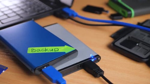 Blinkende blaue LED auf der externen Festplatte HDD 2