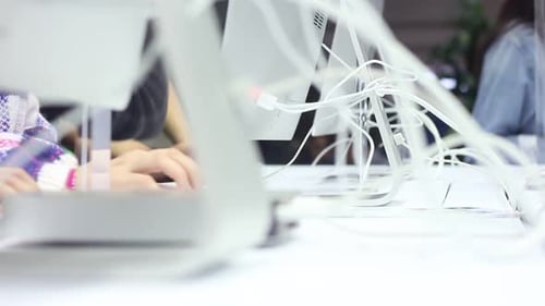 A equipe está trabalhando em computadores modernos