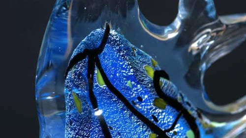 Fisch aus farbigem Glas