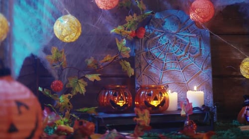 Schöne Hintergrund für eine gruselige Halloween-Party mit Rauch