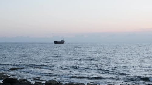 Buque de carga en el mar