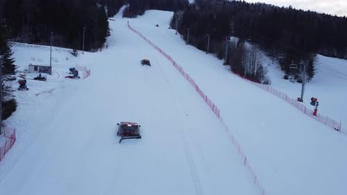 Aerial Wiev Pistenfahrzeug Ratrak In Arbeit 4K