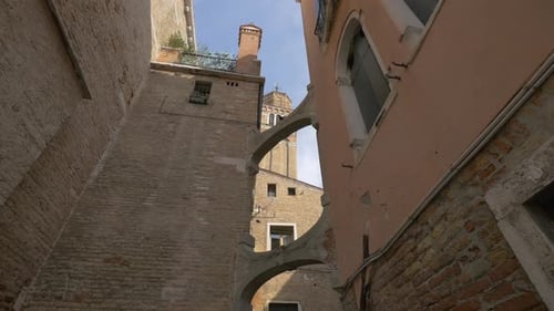 Conectando arcos entre edifícios