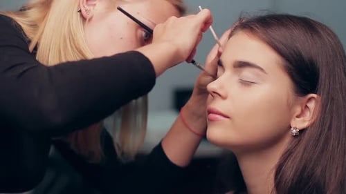 Spezialist für Make-up-Modell.