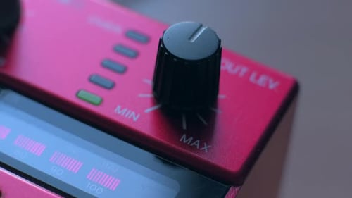 Adjustment the Volume Balance of the Modern Dj Device