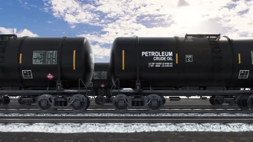Zisternenzug der Raffinerie und Ölindustrie auf dem Güterbahnhof mit Erdöltank