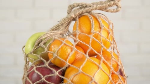 Hogar ecológico con frutas frescas