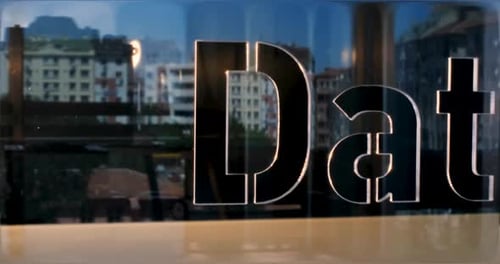 Cartas de datos de vidrio y oficina en segundo plano