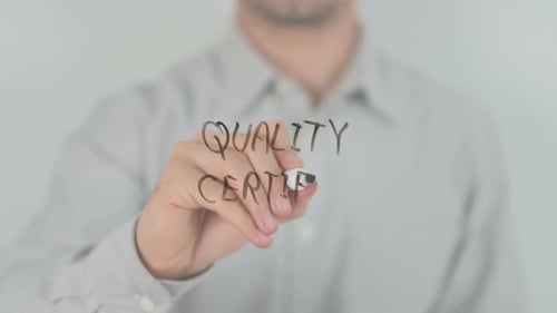 Écriture à la main à l'écran et certifiée de qualité