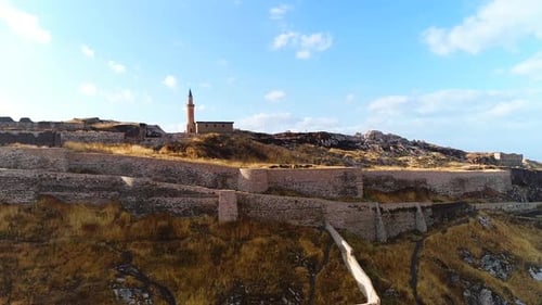 Château historique et mosquée.