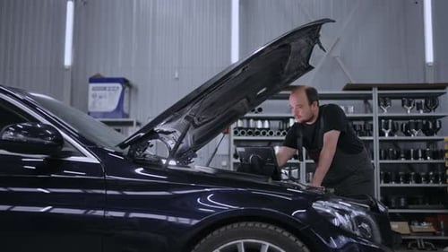 Diagnóstico y reparación de automóviles en el servicio de automóviles