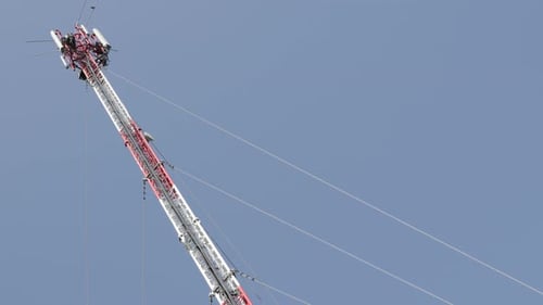 Telekommunikation modernes Repeater-Antennensystem Hintergrund 4K 3840X2160 UHD Panning Footage - Outd